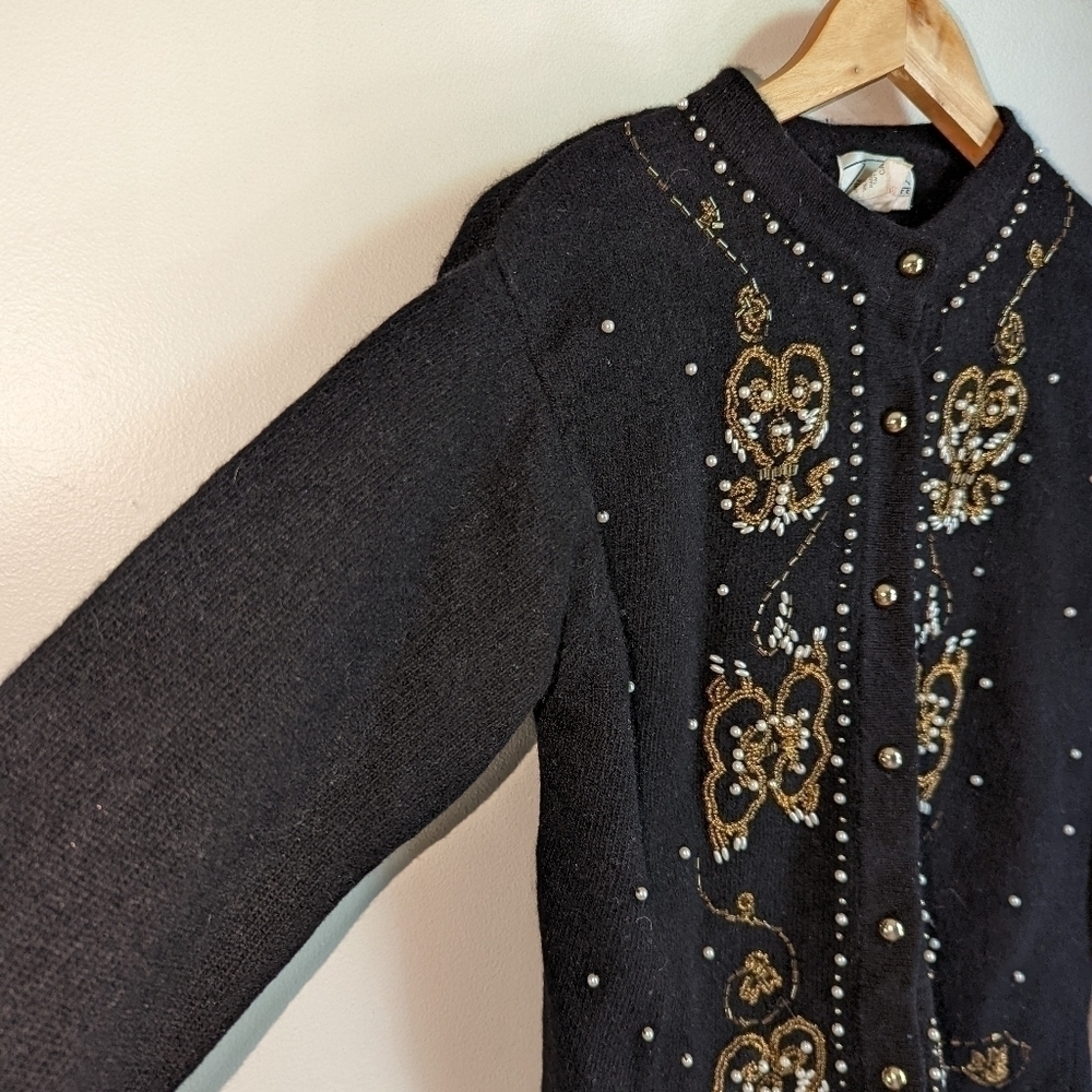 𝅺VINTAGE Black Embroidery & Pearls Lambswool & Angora Knit Cardigan Size Medium - Picture 7 of 13